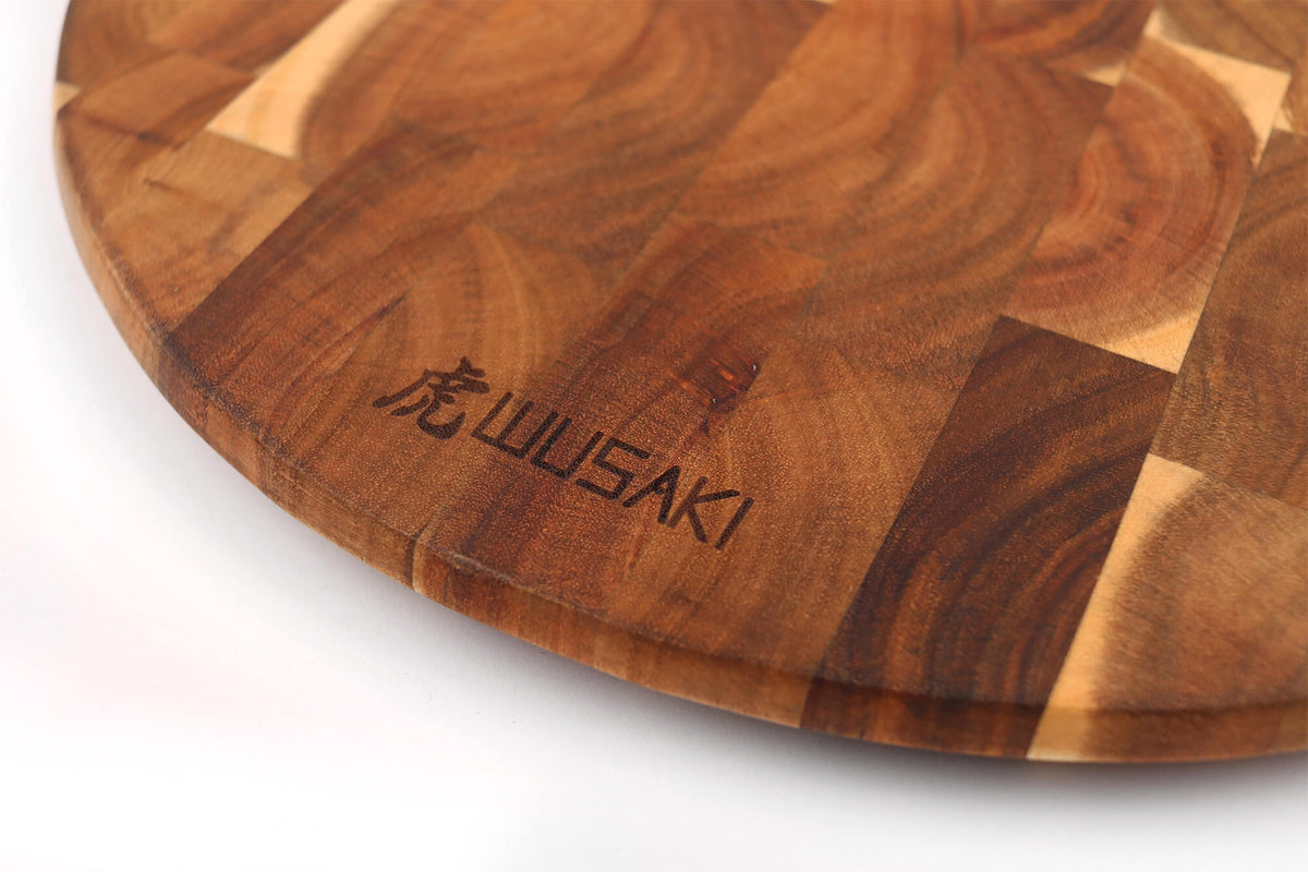 Planche à découper ronde avec poignée 42,5x32cm en acacia damier