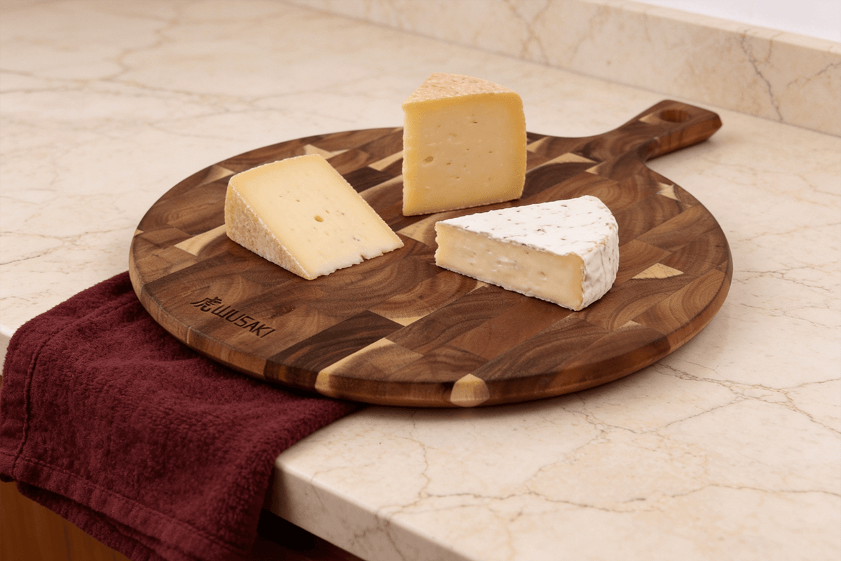 Round Cutting Board with Handle 42.5x32cm Acacia Checkerboard