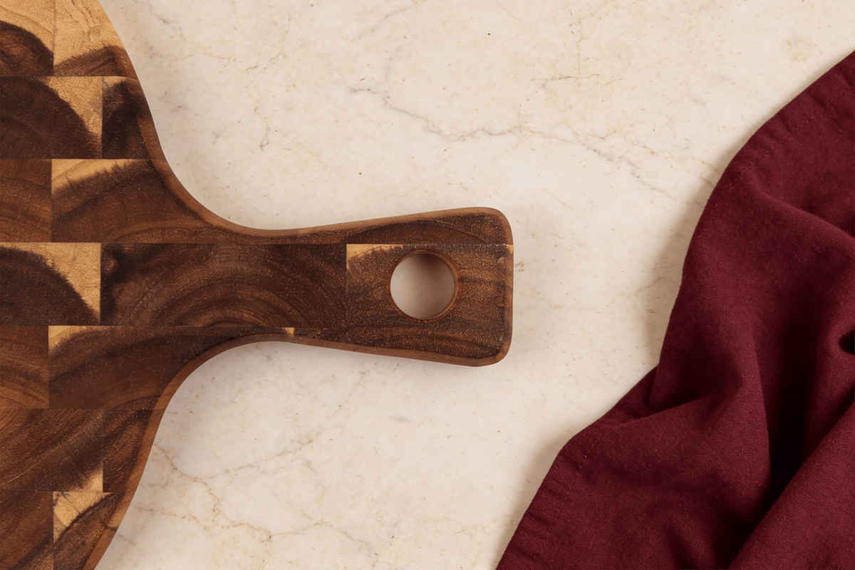 Round Cutting Board with Handle 42.5x32cm Acacia Checkerboard