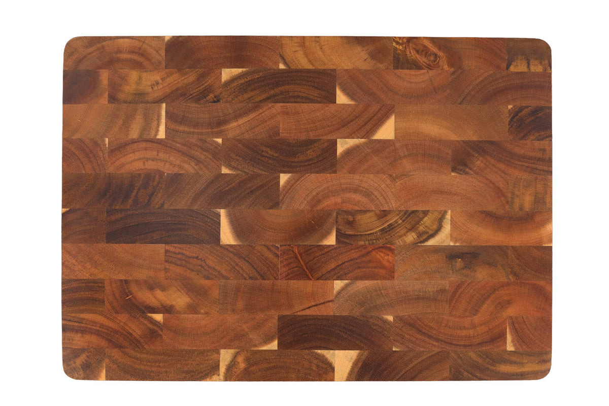Planche à découper avec 4 patins et poignées creusées 40x28,5cm en acacia damier
