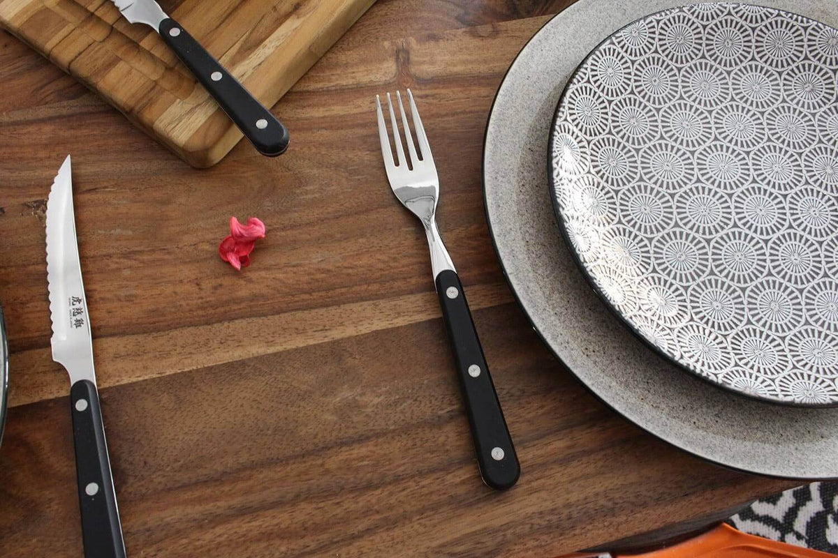 Wusaki Japan 4-Piece Cutlery Set - 2 Steak Knives + 2 Forks