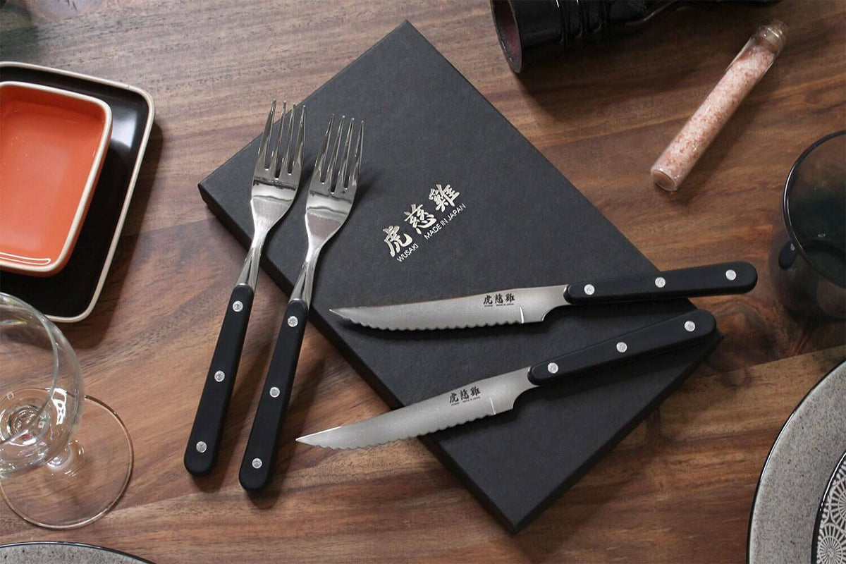 Wusaki Japan 4-Piece Cutlery Set - 2 Steak Knives + 2 Forks