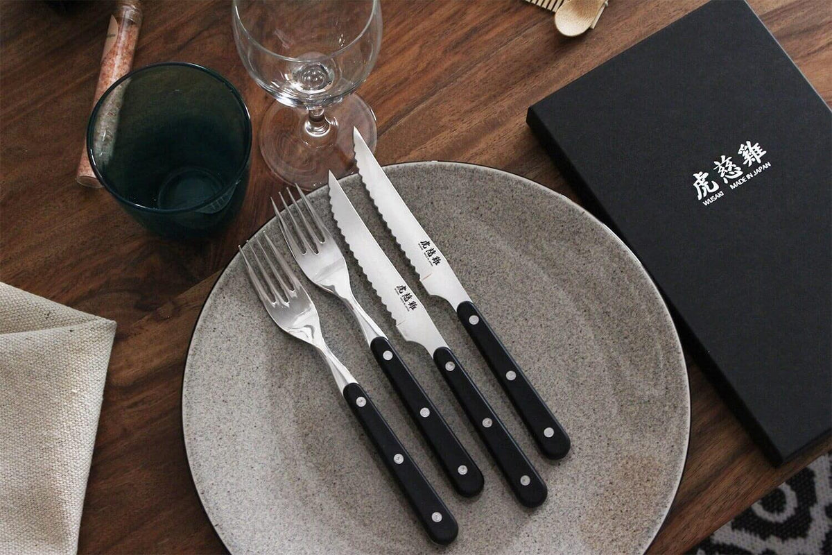 Coffret Wusaki Japan 4 couverts - 2 couteaux à steak + 2 fourchettes