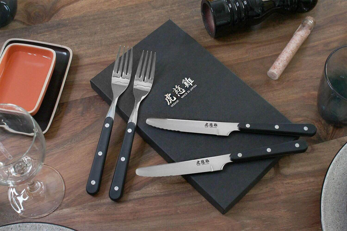 Wusaki Japan 4-Piece Cutlery Set - 2 Round-Tip Steak Knives + 2 Forks