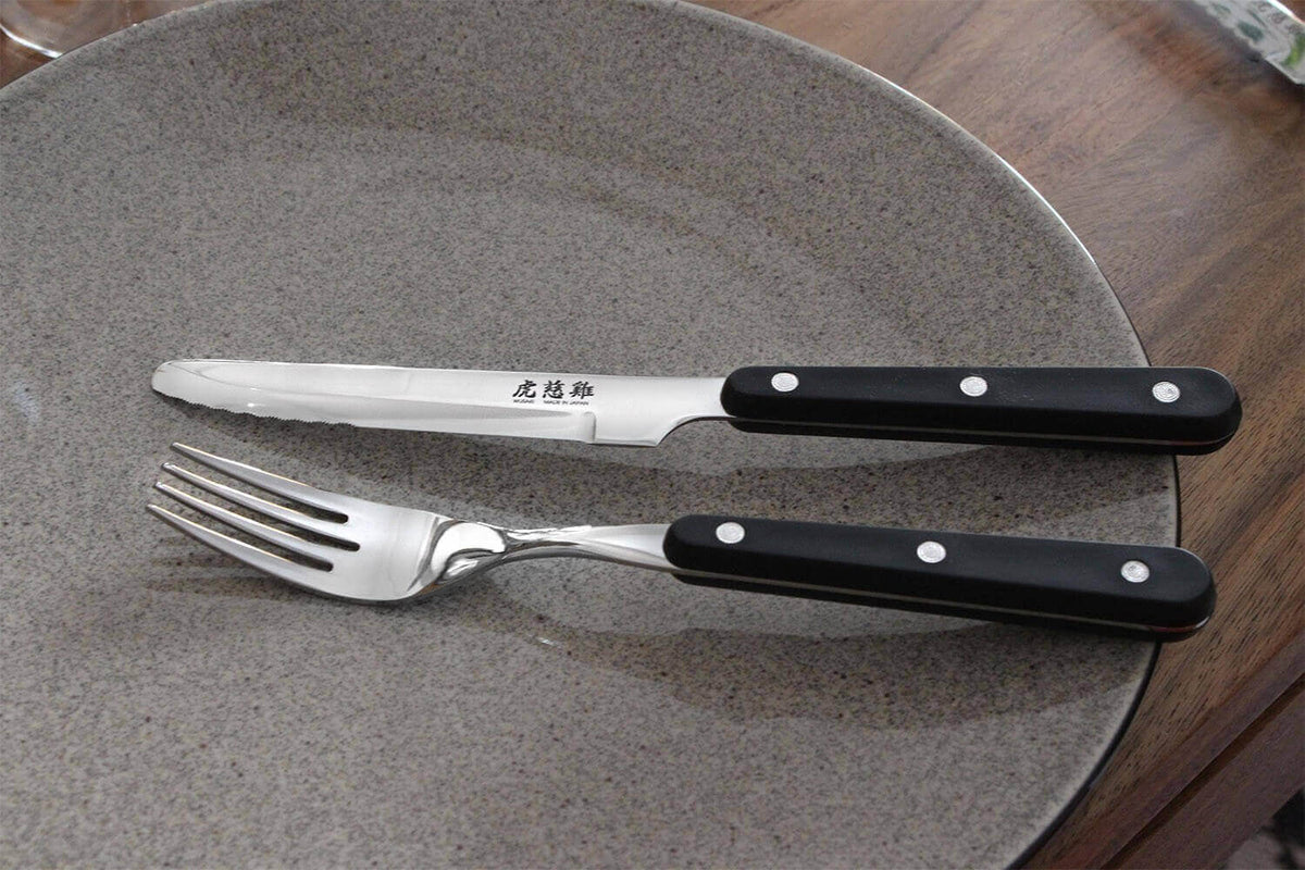 Wusaki Japan 4-Piece Cutlery Set - 2 Round-Tip Steak Knives + 2 Forks