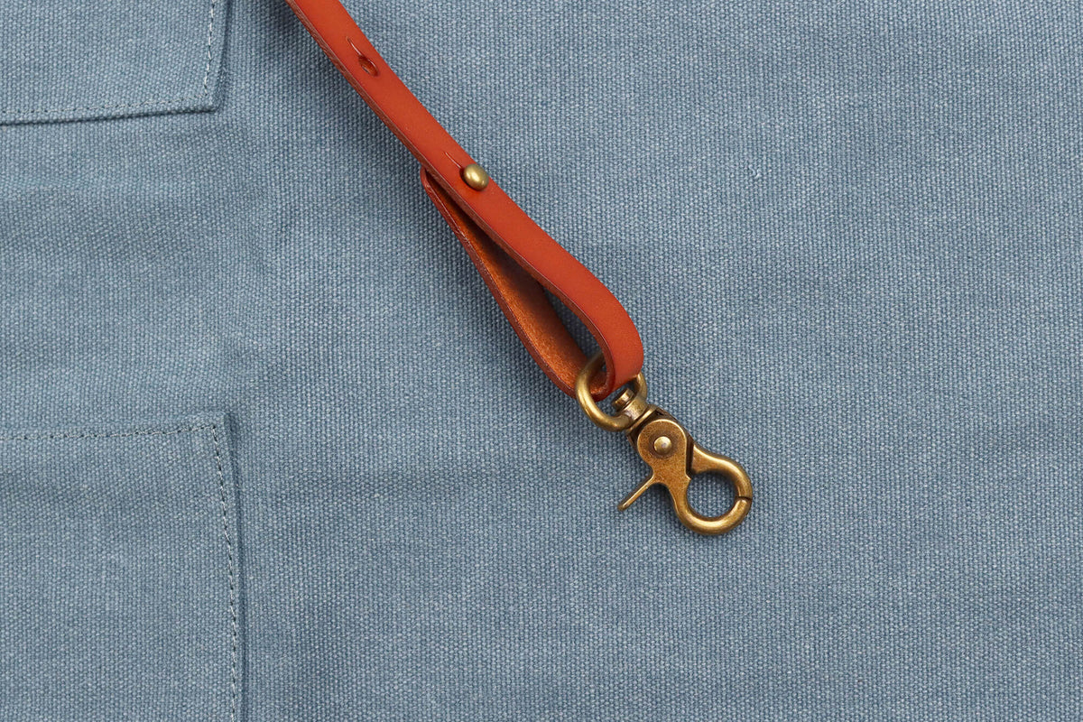 Tablier de cuisine Wusaki en toile bleue et cuir