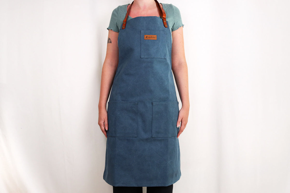 Tablier de cuisine Wusaki en toile bleue et cuir